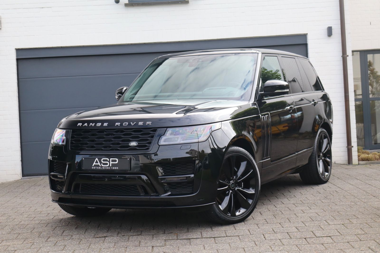 Land Rover Range Rover SV Autobiography Dynamic Stealth