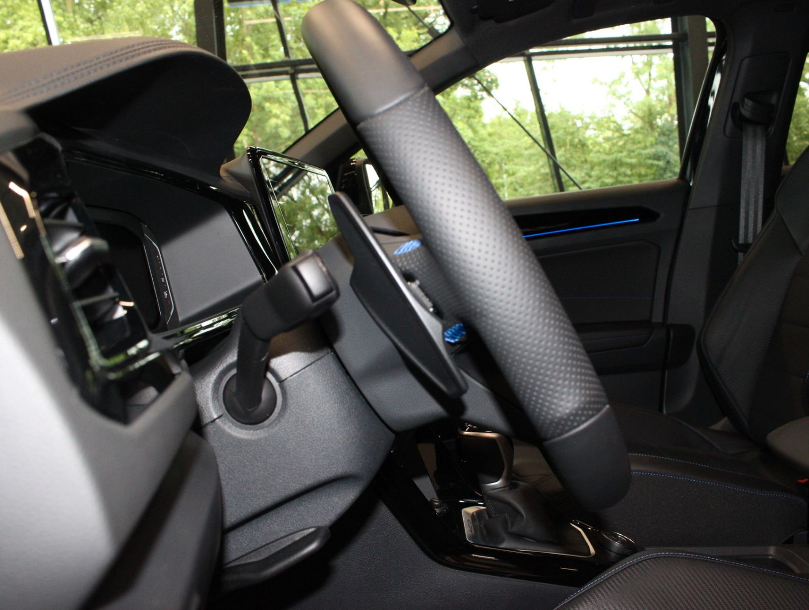 Fahrzeugabbildung Volkswagen T-Roc 2.0 TSI DSG 4MOTION R*NP 68k