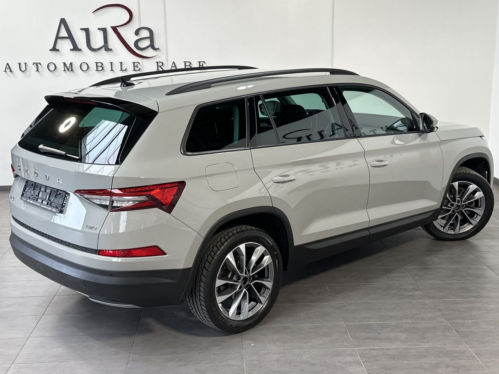 Fahrzeugabbildung SKODA Kodiaq 2.0 TDI DSG Tour 4x4 NAV+LED+AHK+19ZO+1HD