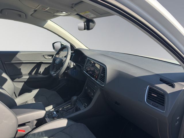 Ateca PDC SHZ KAMERA NAVI AHK ACC FACEL. LED