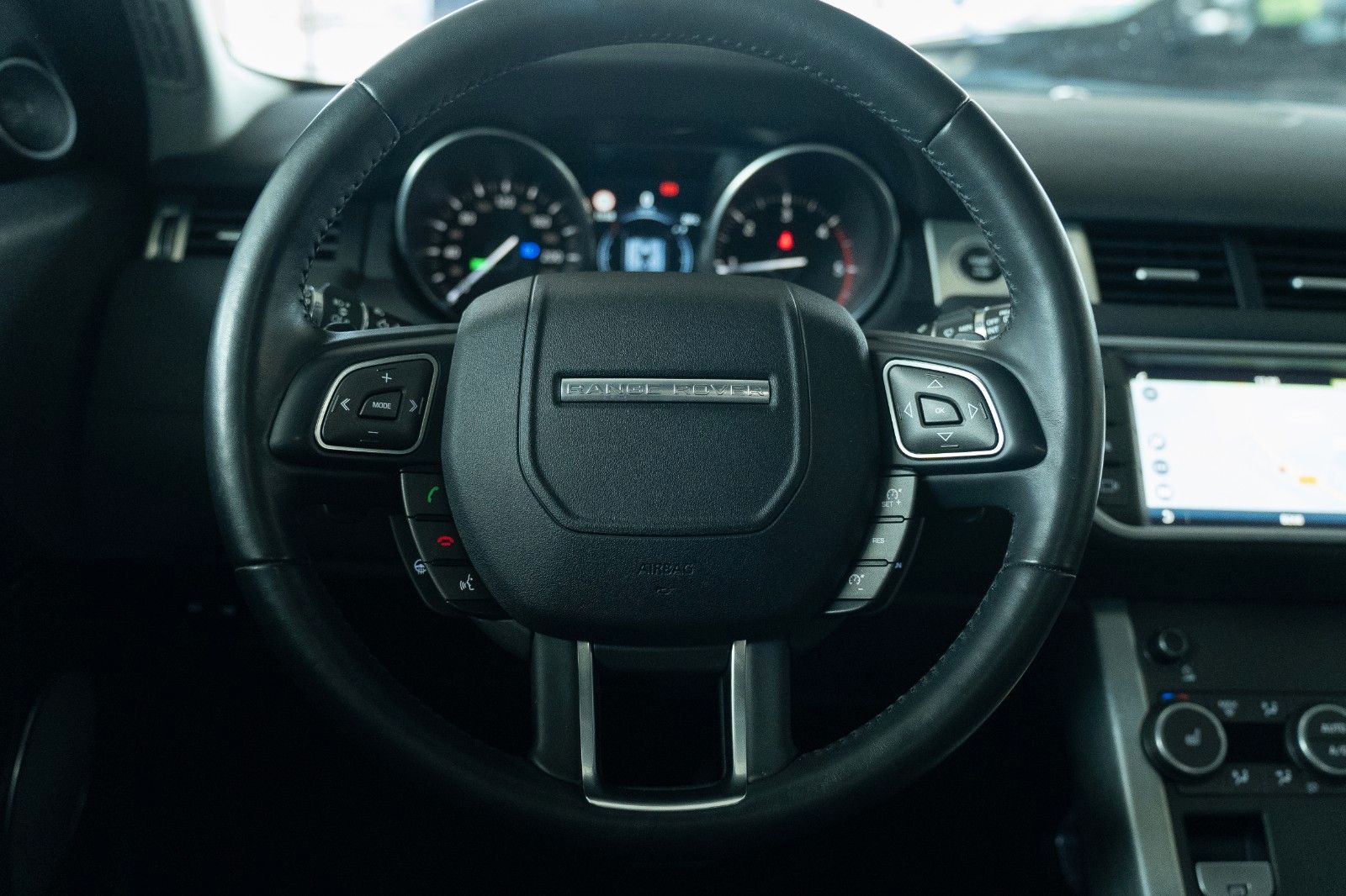 Fahrzeugabbildung Land Rover Range Rover Evoque SE 4x4 AUTOM/PANO/SHZ