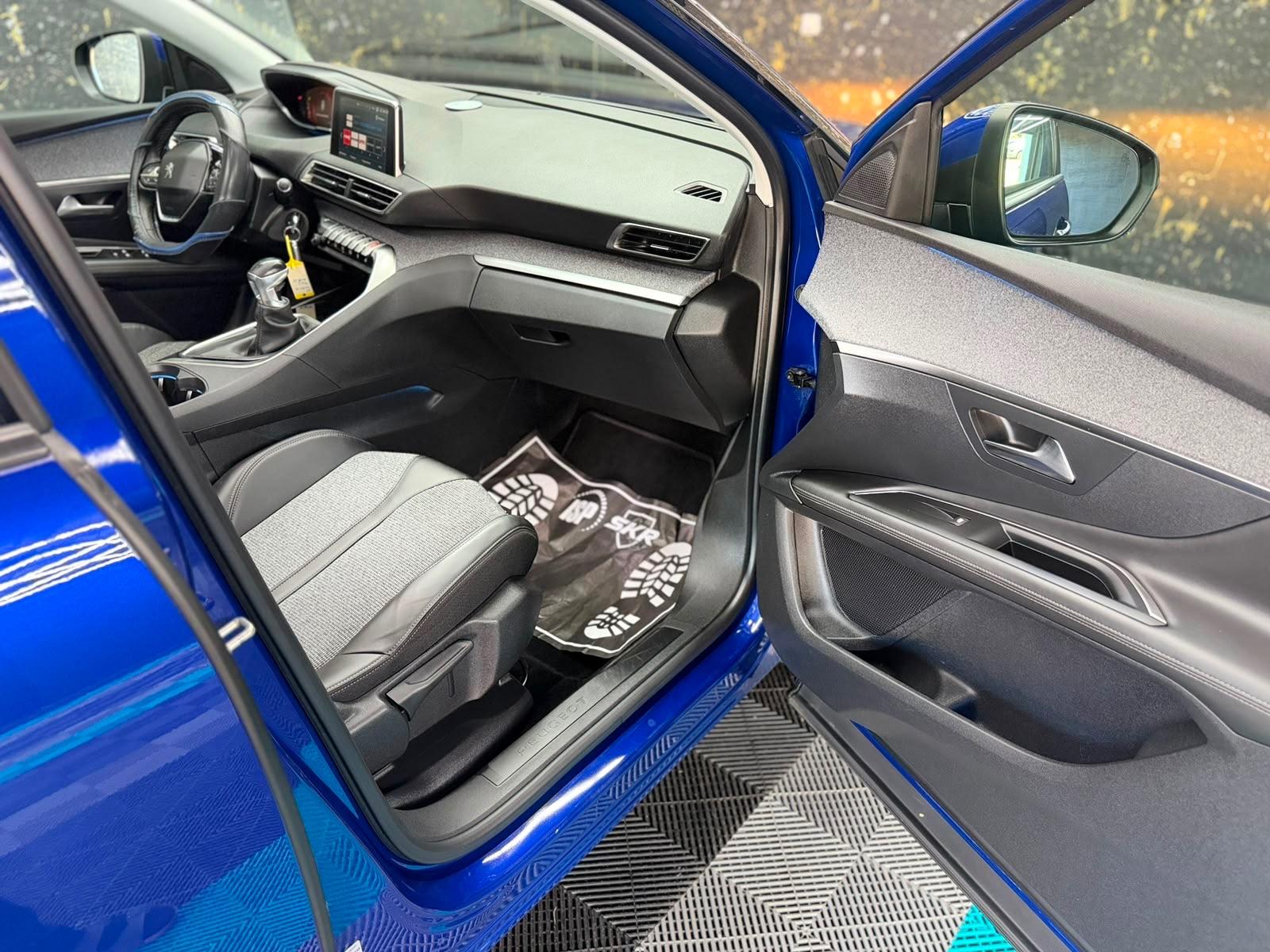 Peugeot 3008 Allure/2HND/PANO/SHZ