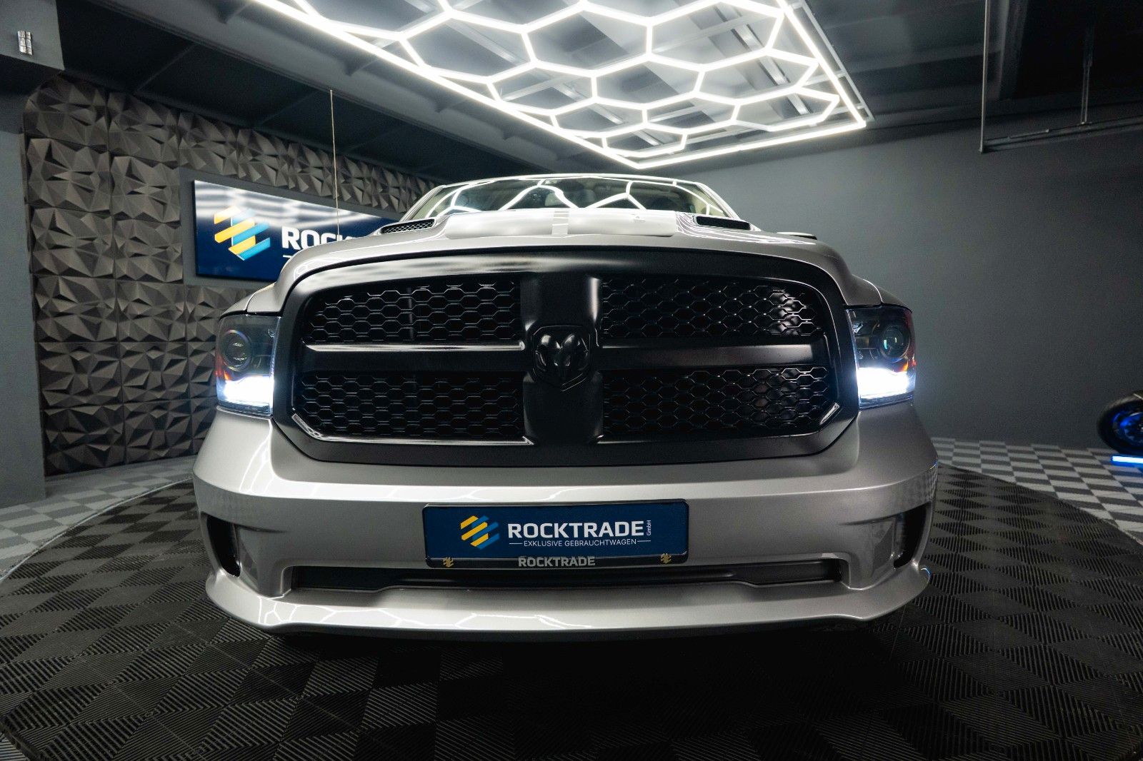 Fahrzeugabbildung Dodge RAM 5.7 V8 HEMI 4x4 OFFROAD Night-Paket *LED*AHK