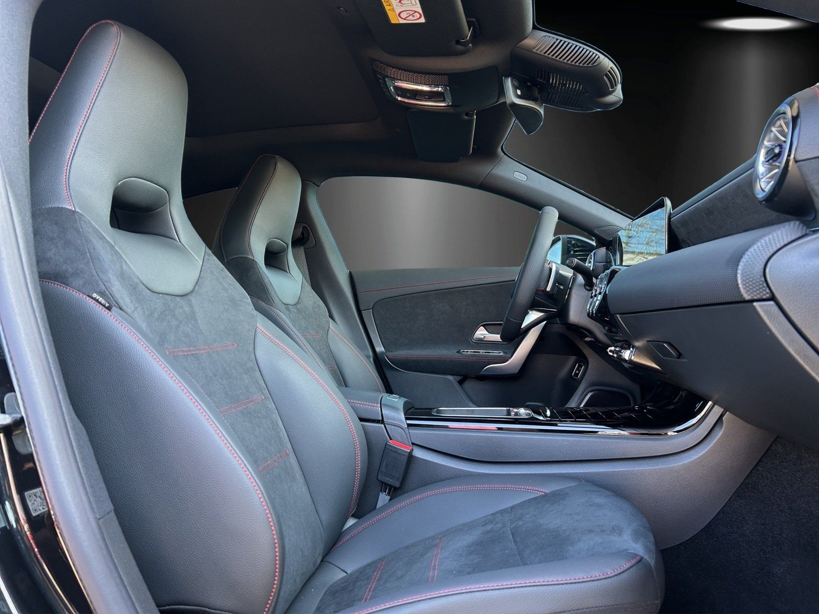 Fahrzeugabbildung Mercedes-Benz CLA 220 d Coupé AMG Pano DISTR KeyGo MULTIBEAM