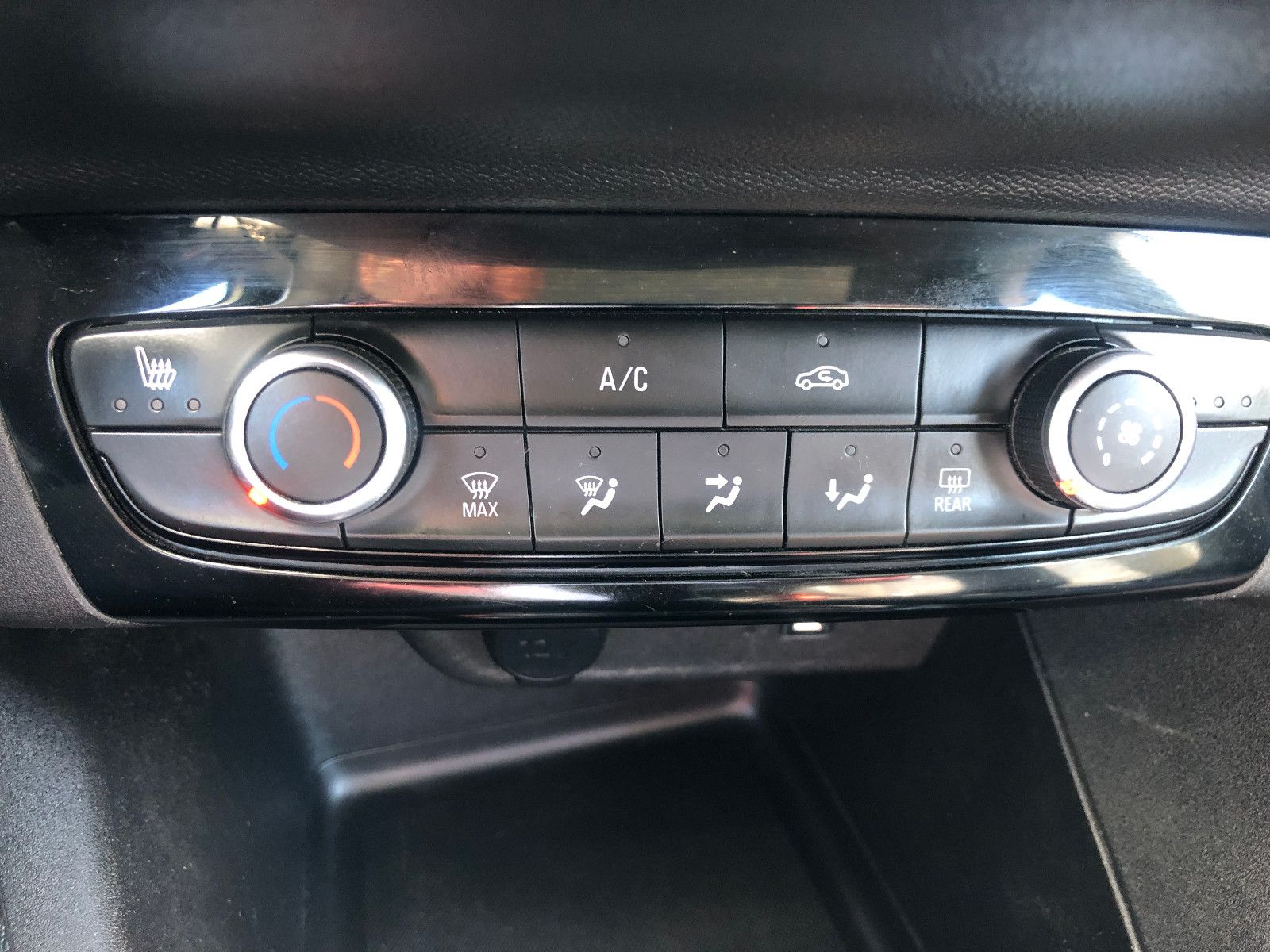 Fahrzeugabbildung Opel CORSA SEHR GEPFL.!  KLIMA.! SITZHEIZ! KAMERA...