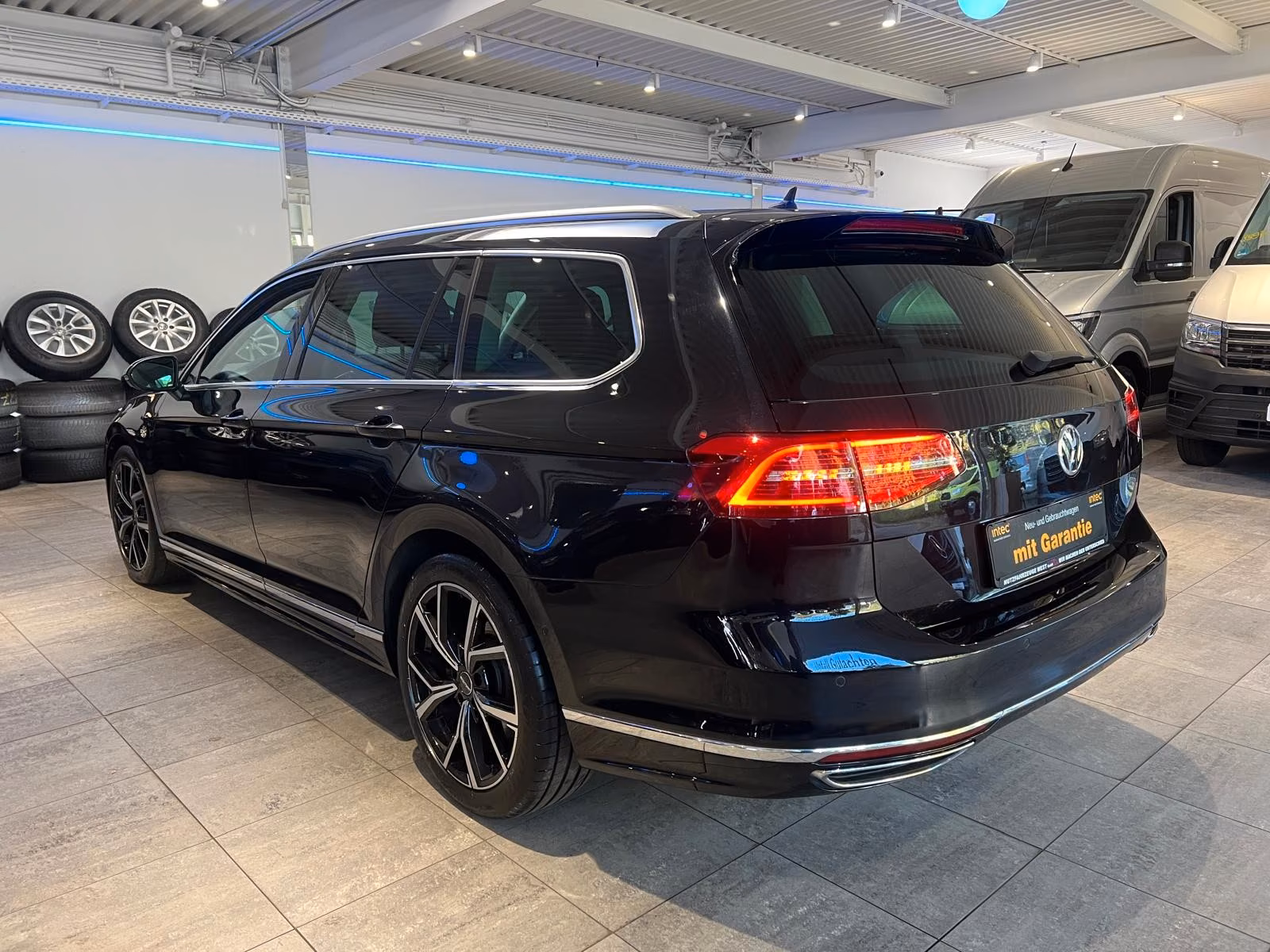Volkswagen Passat Variant R-Line 4Motion*Pano*360°*AHK*DSG