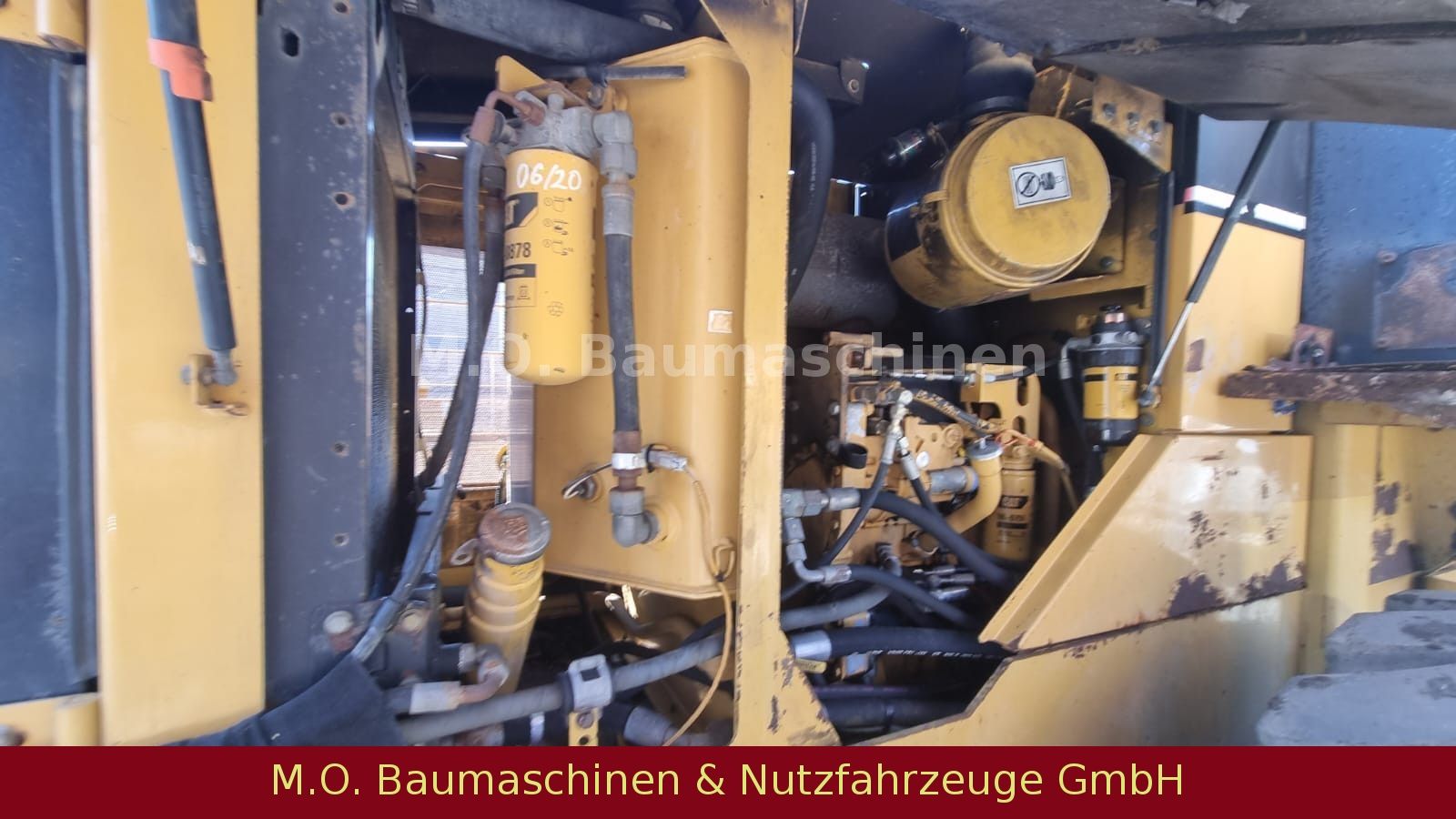 Fahrzeugabbildung CAT 928 G / Hochkippschaufel / SW /