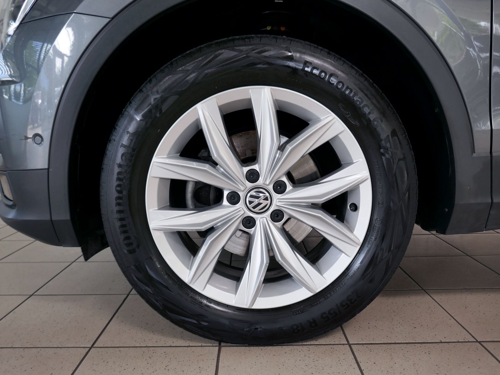 Fahrzeugabbildung Volkswagen Tiguan Highline 2.0 TDI 4MOTION LED AHK RFK ACC