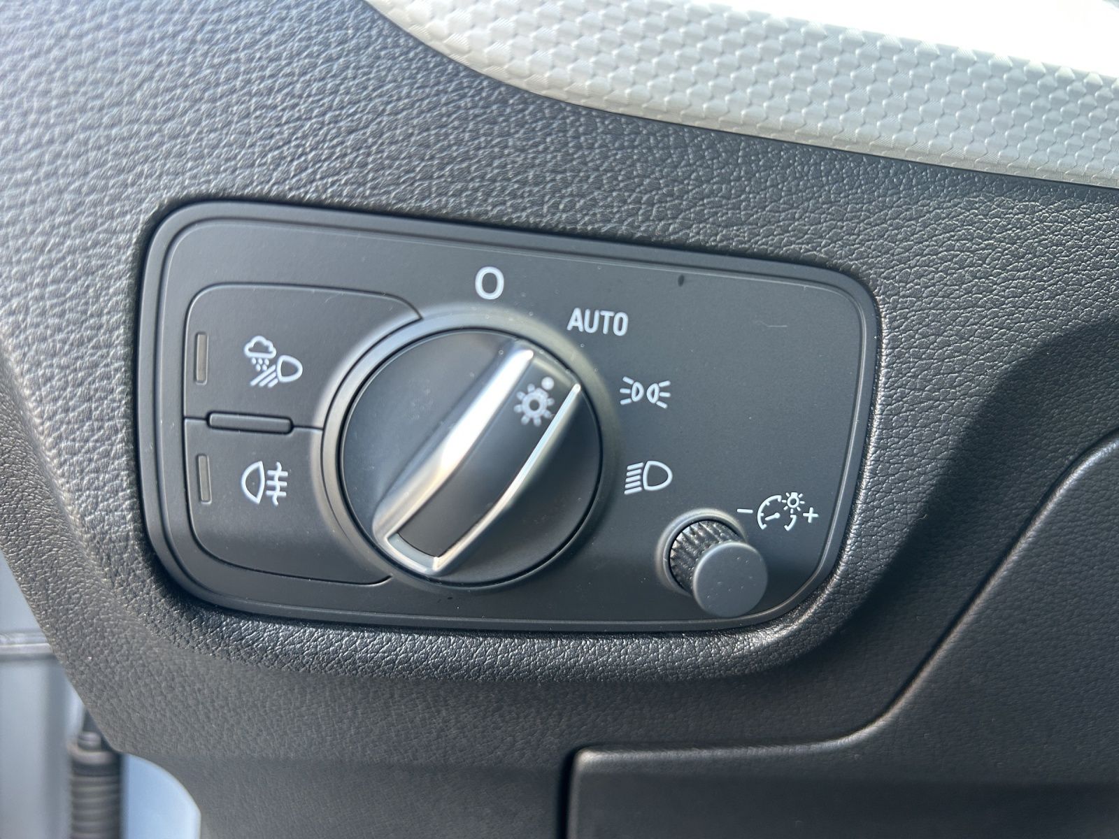 Fahrzeugabbildung Audi Q2 35 TFSI design S tronic LED NAVI SHZ GRA
