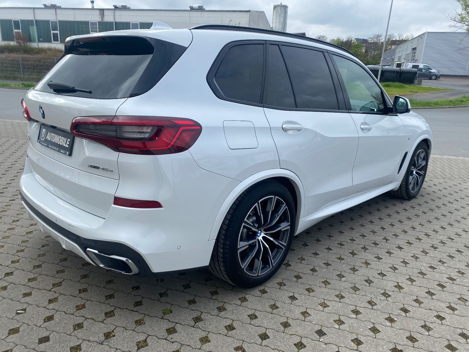 Fahrzeugabbildung BMW X5 xDrive 45 e M Sport/Laser/HeadUp/Pano/360°Kam