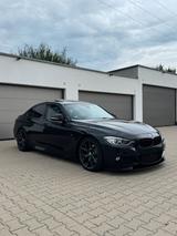 BMW 330d F30 / M-paket / Scheckheftgepfelgt - BMW 330 aus 2013 mit Diesel-Antrieb: Limousine
