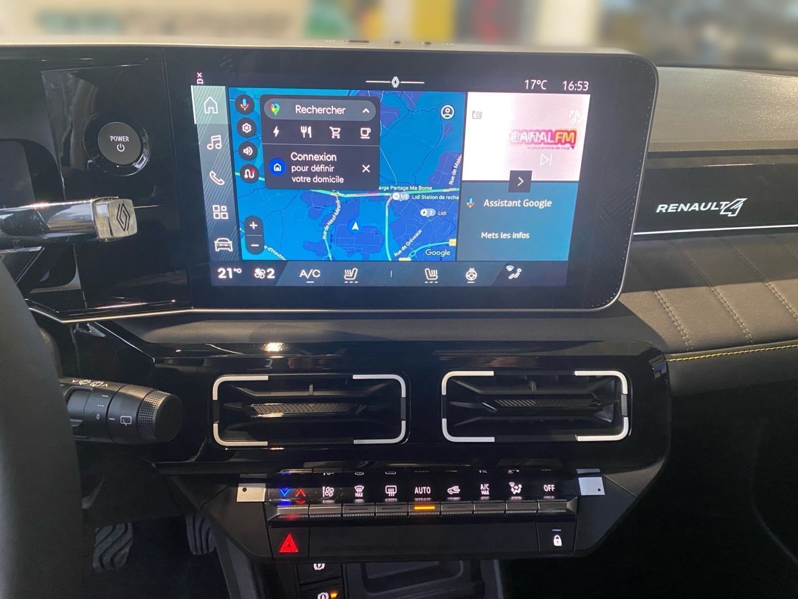 Fahrzeugabbildung Renault 4 E-Tech Electric 150 Comfort Range Iconic