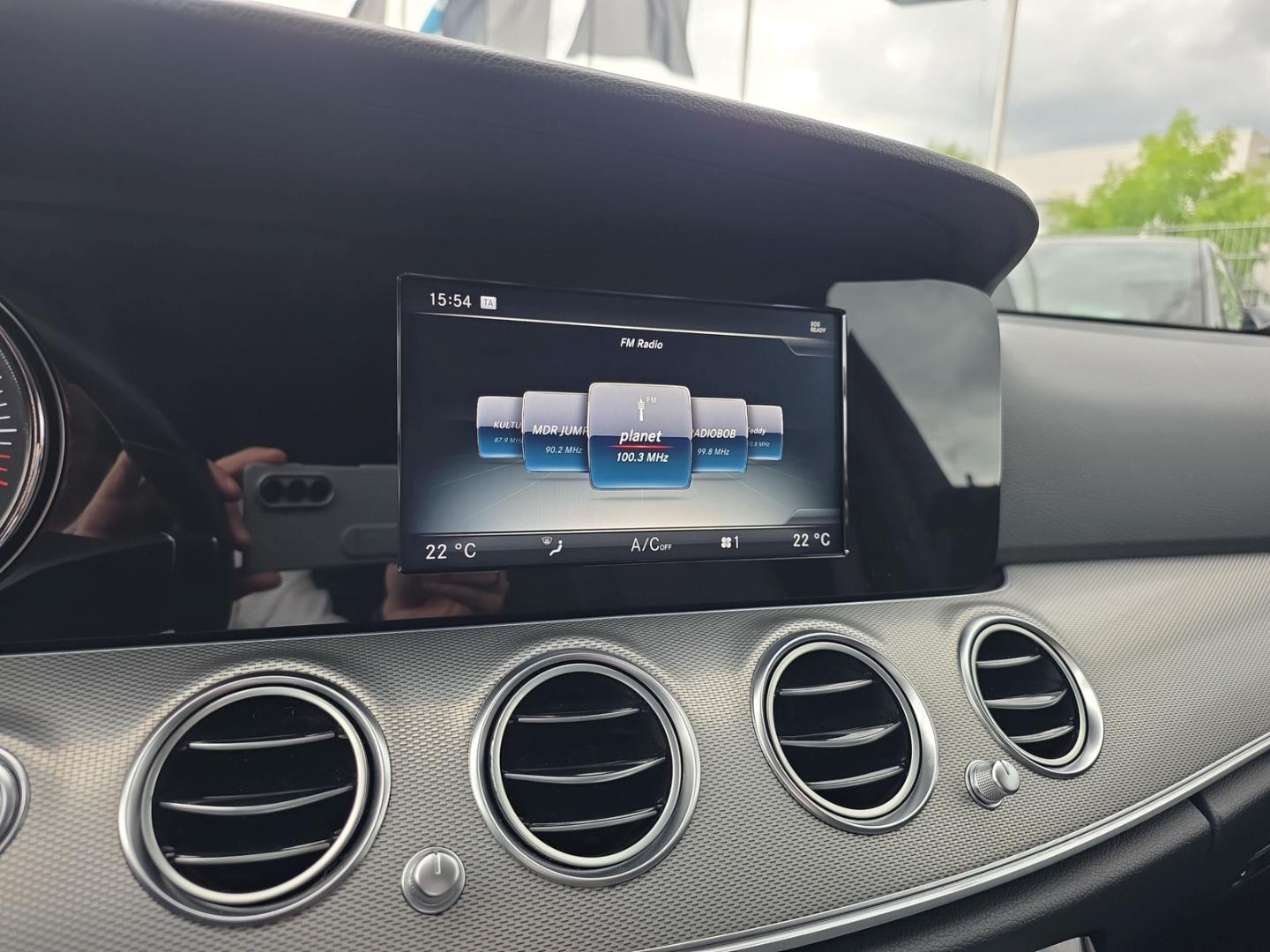 Mercedes-Benz E 220 d T Avantgarde Multibeam Navi Kamera Park