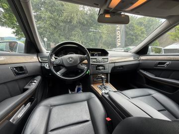 Mercedes E 220 - 11