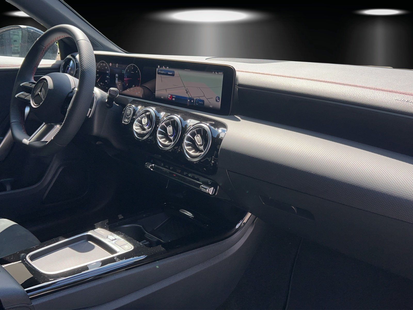 Fahrzeugabbildung Mercedes-Benz CLA 200 d Shooting Brake AMG Pano DISTRO 360 Key