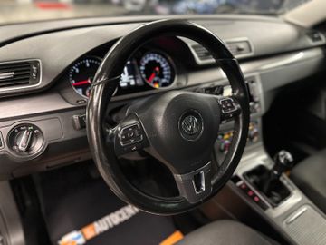 MYAUTOCENTER – Gebraucht- und Jahreswagen mit Werkstattservice in Pfaffenhofen Volkswagen Passat Variant Comfortline BlueMotion *AHK*Klima