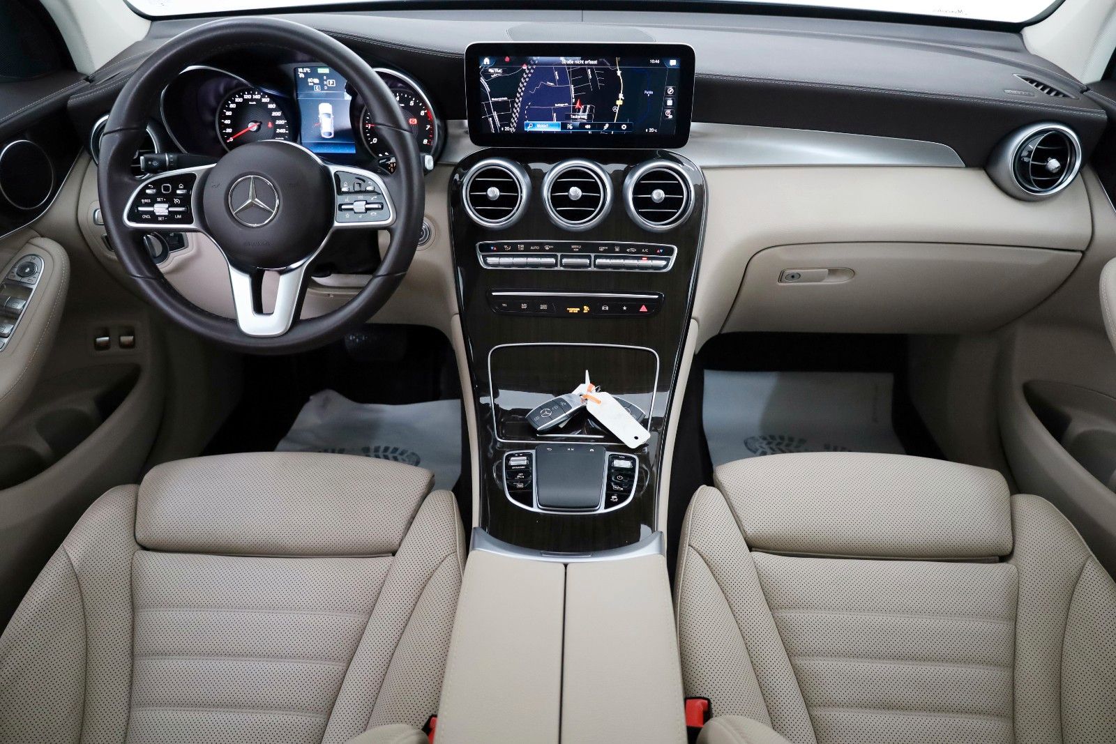 Fahrzeugabbildung Mercedes-Benz GLC 300e 4M Coupe,Sitzlüftung,Leder,Navi,Kamera
