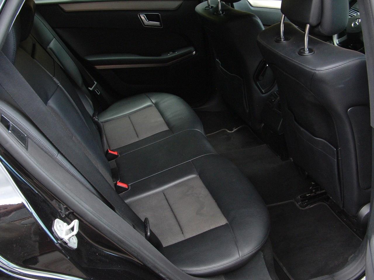 Mercedes-Benz E220 2011 — photo 12