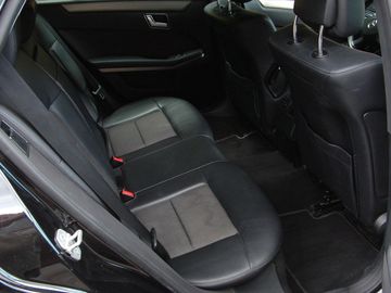 Mercedes E 220 - 12