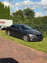 BMW e93 330i - BMW 330 aus 2009: 330i