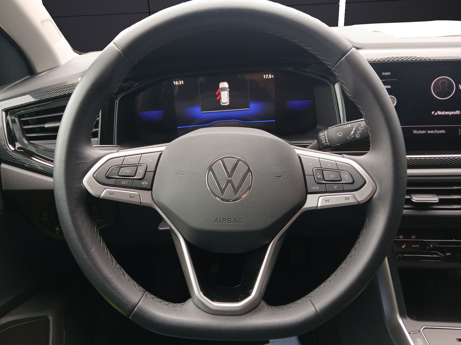 Fahrzeugabbildung Volkswagen Polo 1.0 Life LED Navi AID RKF GRA SH