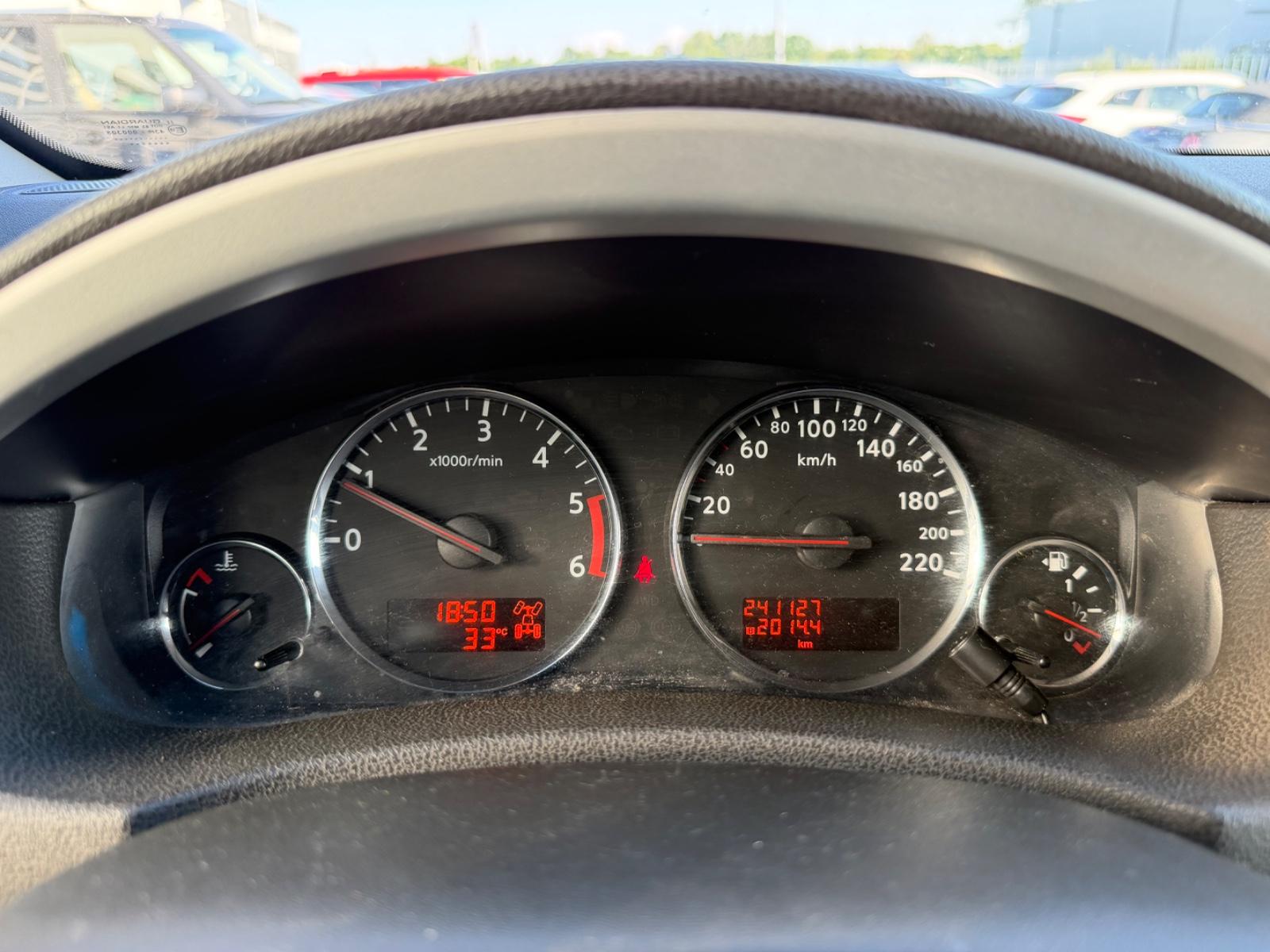 Nissan Pathfinder 2010 — photo 17