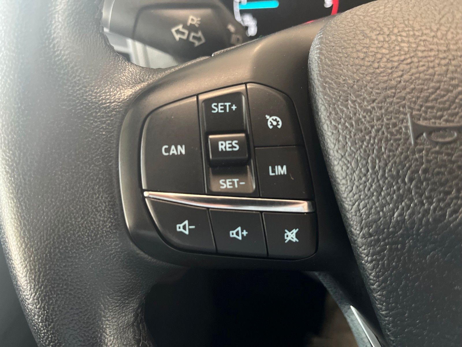 Fahrzeugabbildung Ford Transit Custom L2 TREND 9-Sitzer Klima CAM STDHZ