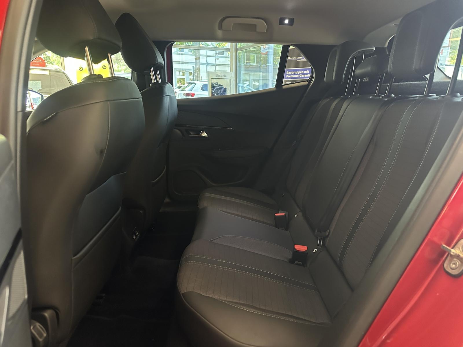 Peugeot 2008 Allure*LED*Tempo*1.Hand*Leder*CarPlay*PDC