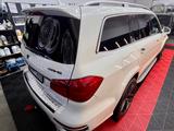 Mercedes-Benz GL 63 AMG 4MATIC AMG - Mercedes GL 63 AMG mit Schiebedach