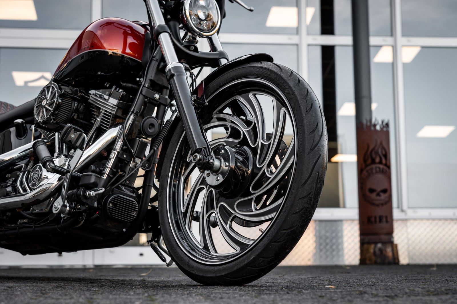 Fahrzeugabbildung Harley-Davidson FXS Softail Blackline - Jekill&Hyde-Custom Umbau