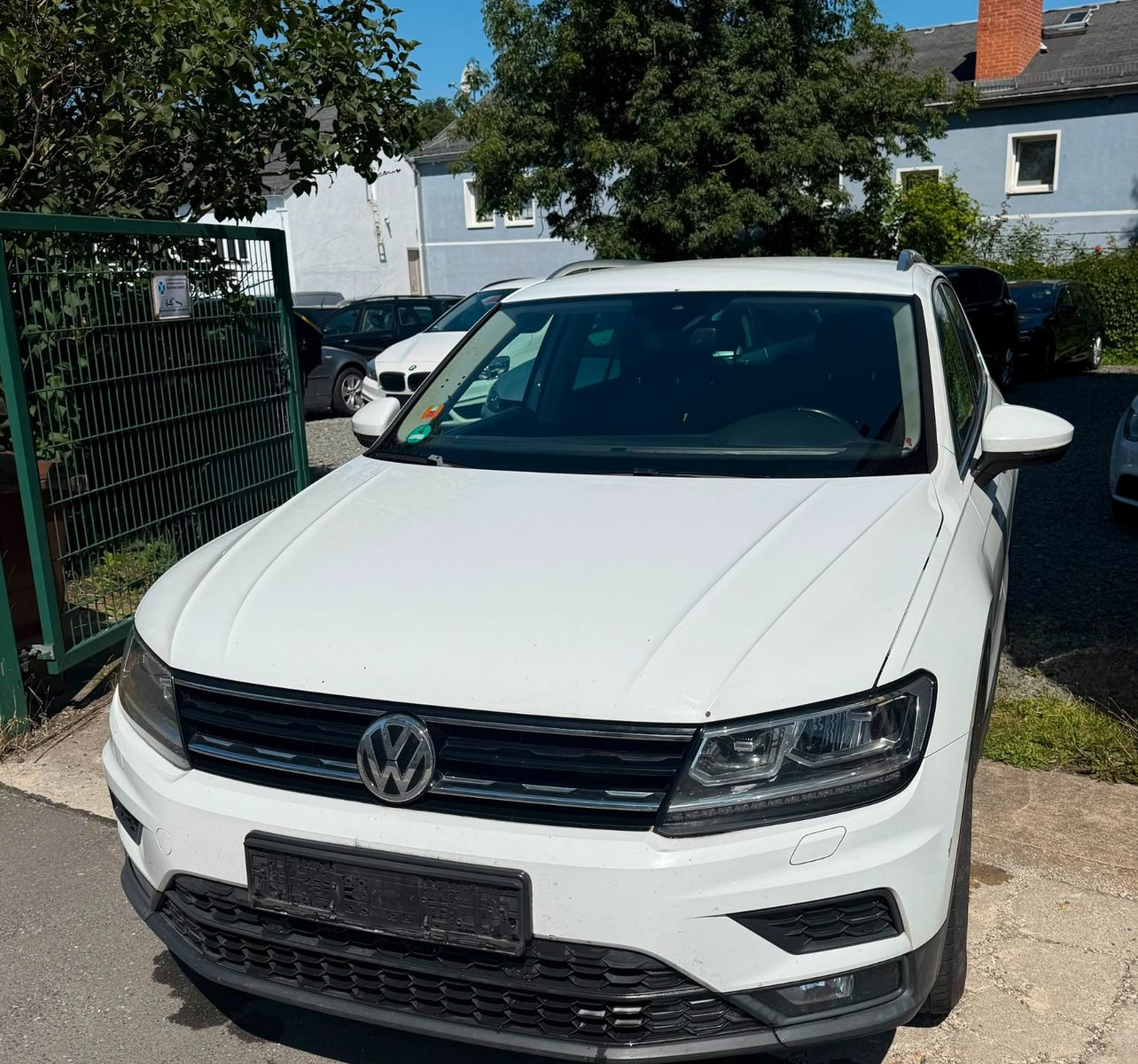 Volkswagen Tiguan - 1