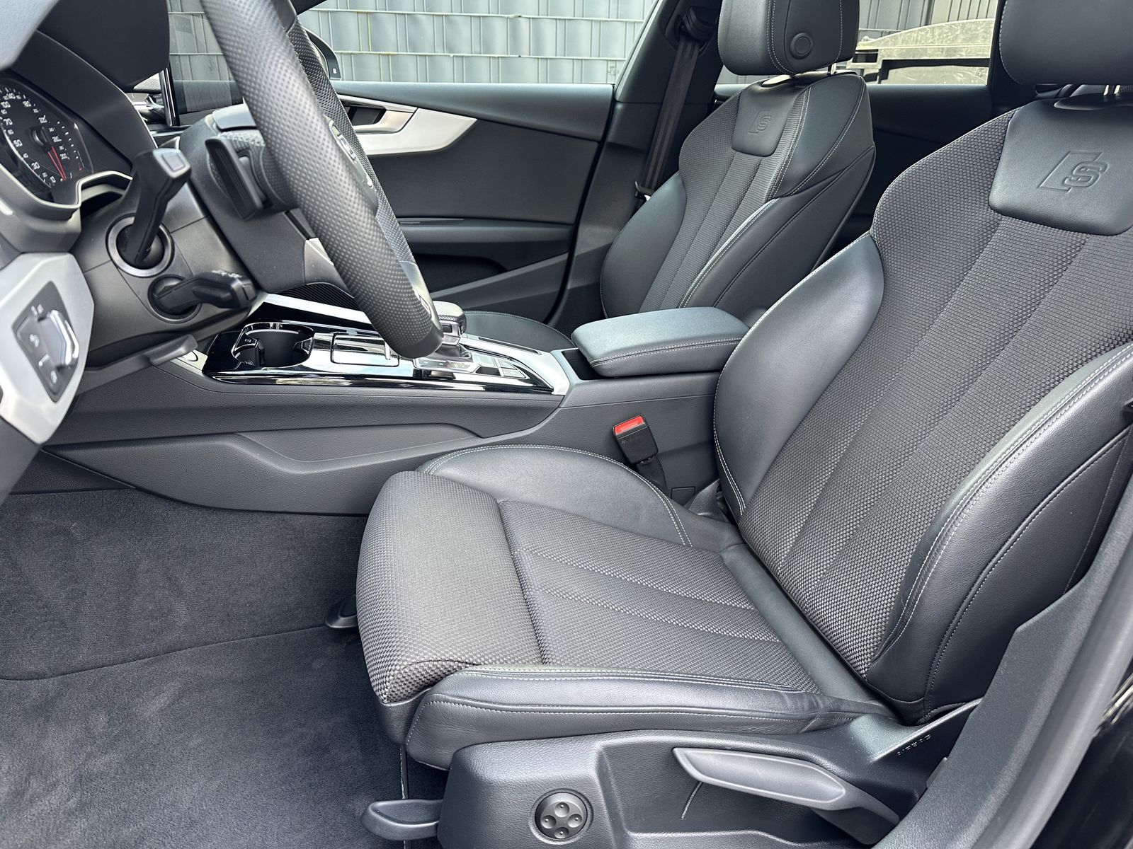 Fahrzeugabbildung Audi A5 SpB 40 TFSI S-Line NAV+MATRIX+AHK+PANO+B&O+VC