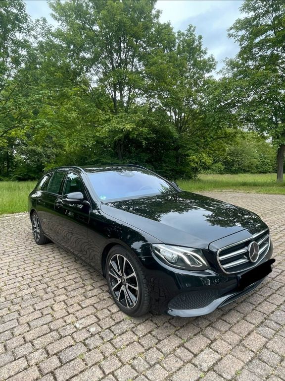 Image of Mercedes-Benz E 220