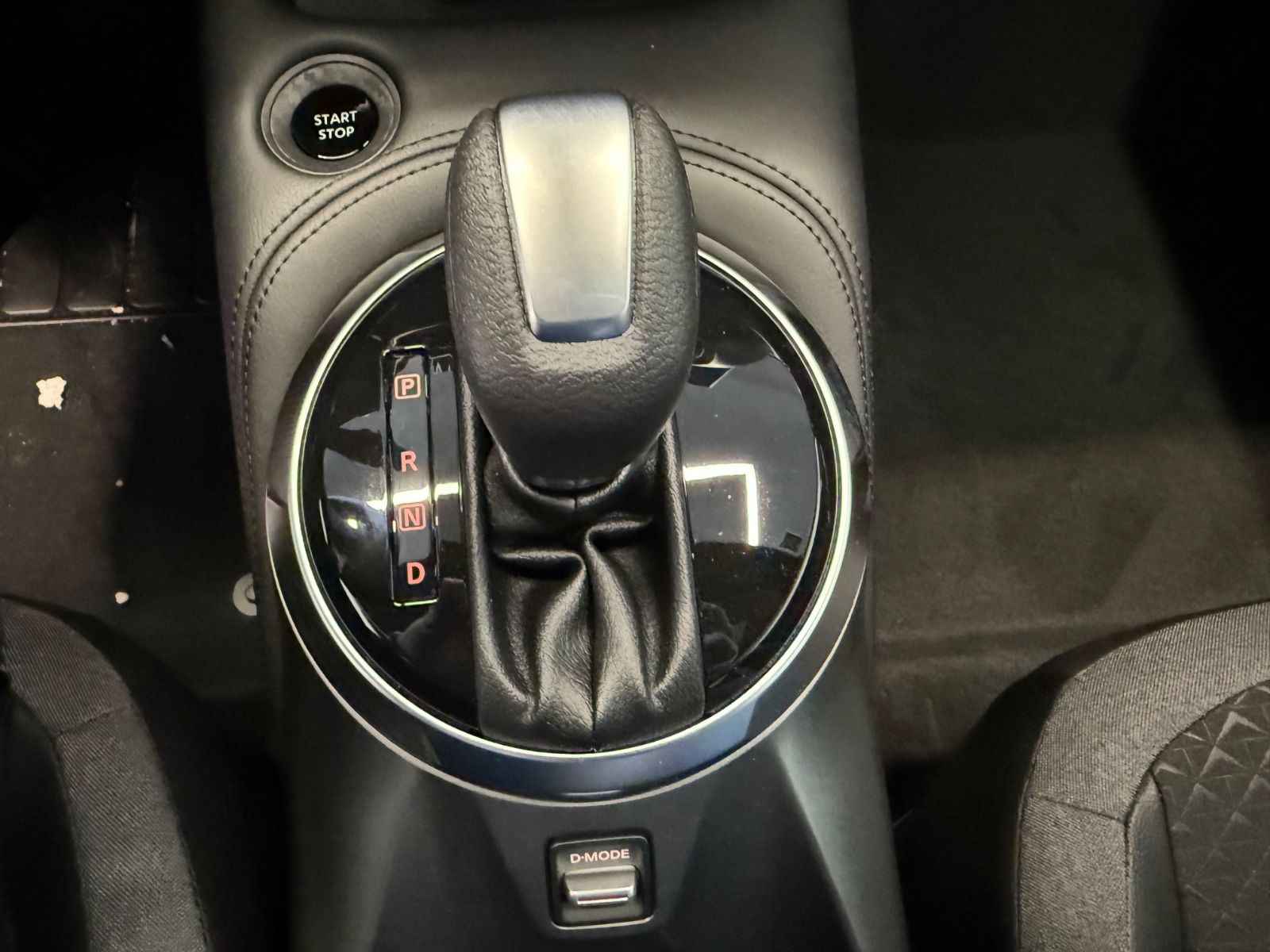 Fahrzeugabbildung Nissan Juke Hybrid N-Connecta Automatik, Winter-P.,Navi