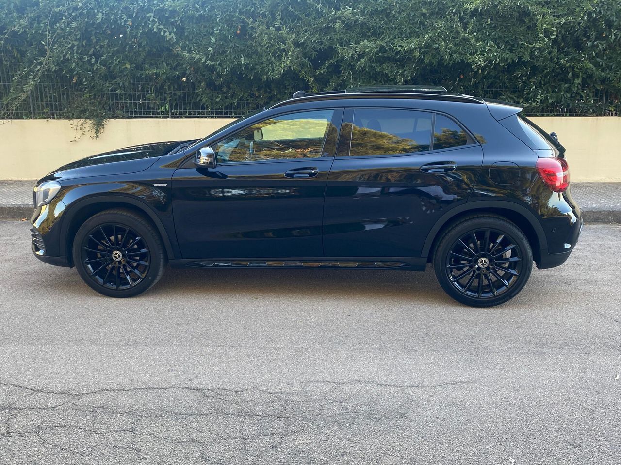 MERCEDES-BENZ MERCEDES GLA 200D 136CV NIGHT EDITION + TETTO
