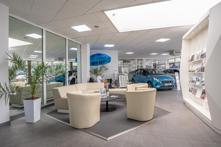 showroom-image-top