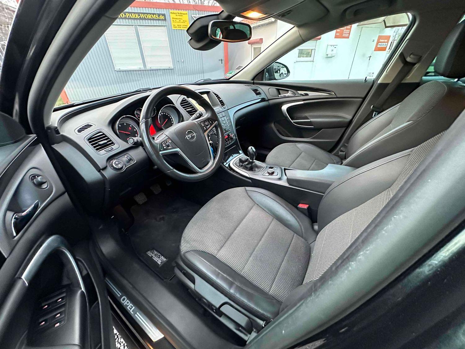 Opel Insignia 2013 — photo 12
