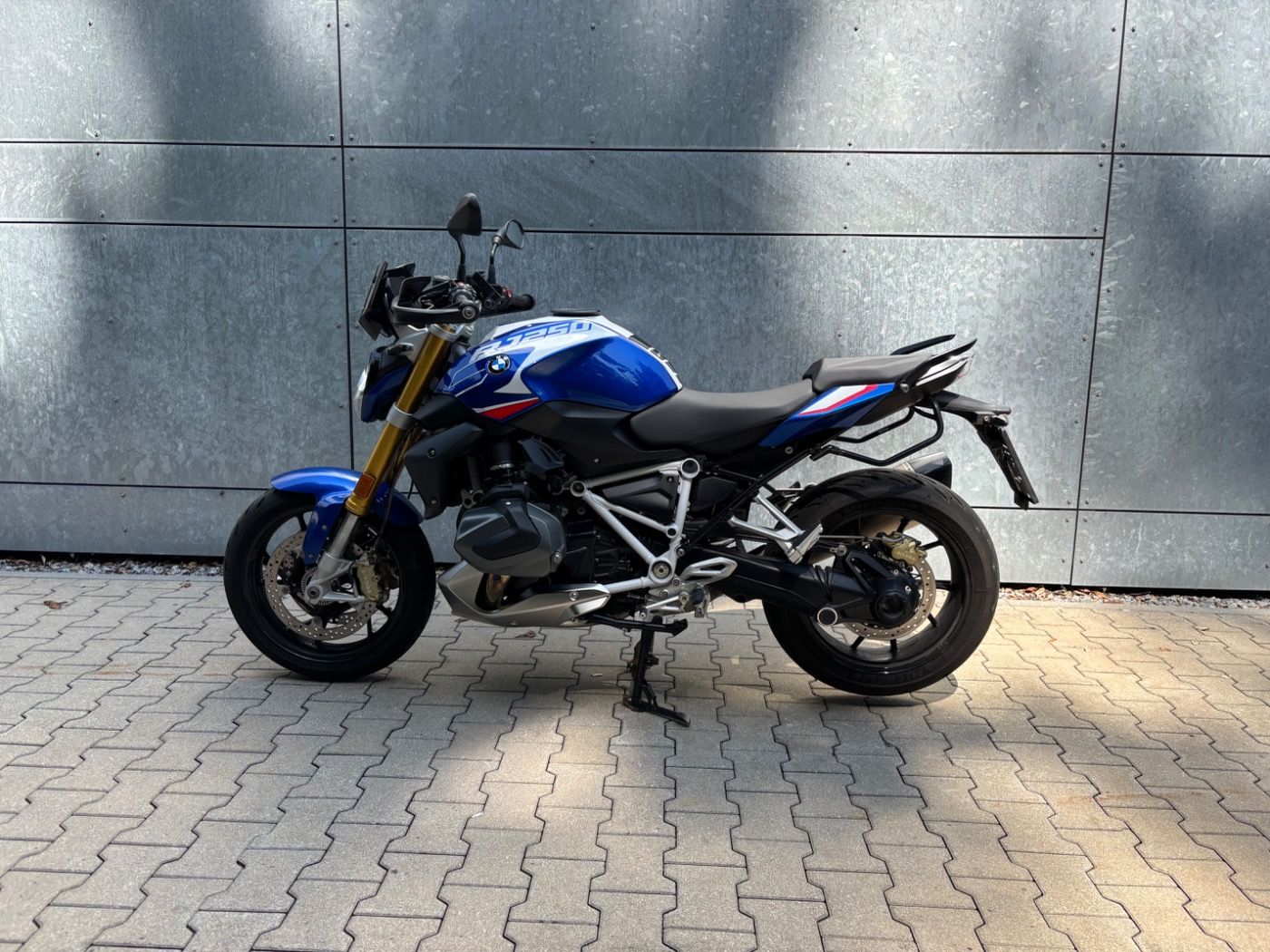 Fahrzeugabbildung BMW R 1250 R Style Sport Akrapovic