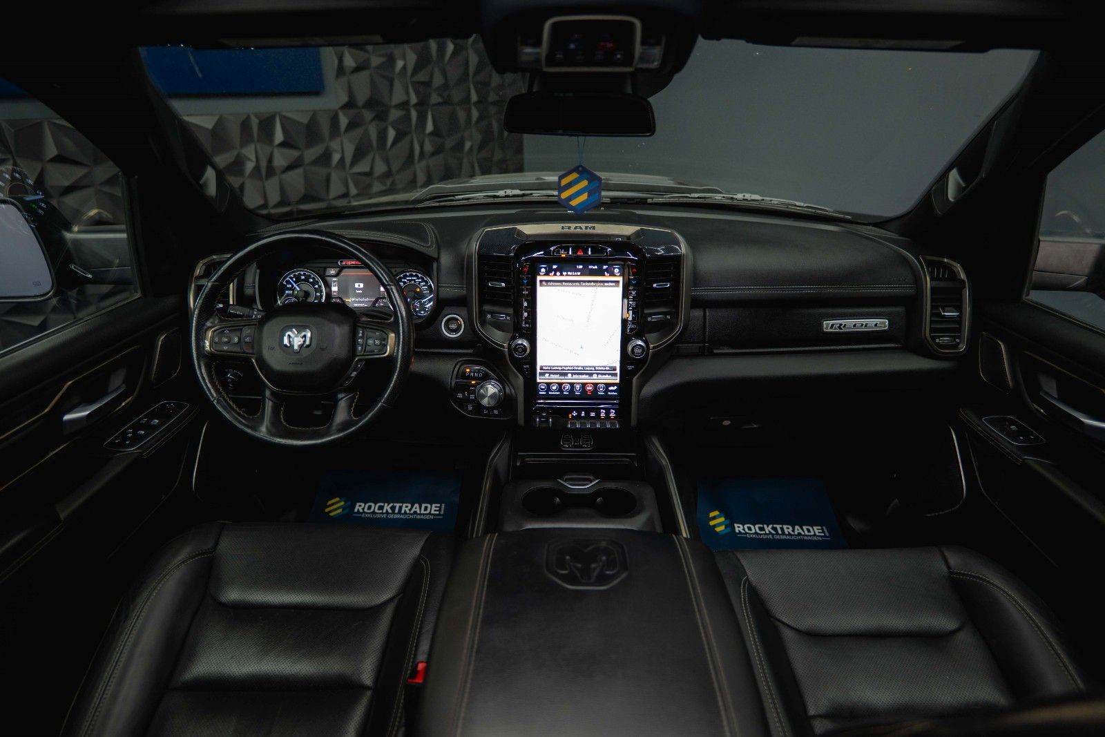 Fahrzeugabbildung Dodge RAM 5.7 V8 HEMI 4x4 REBEL LIMITED RamBox ACC 19%