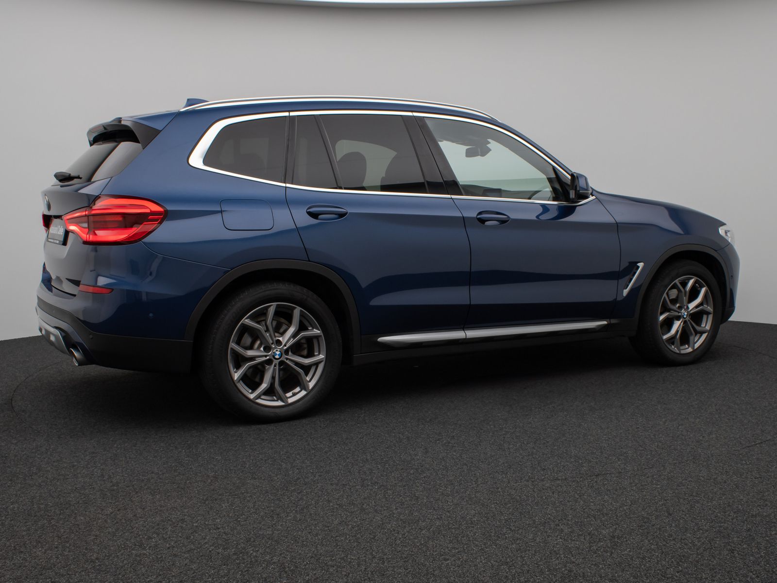 Fahrzeugabbildung BMW X3 xD20d xLine Kamera Panorama DAB HUD HiFi AHK
