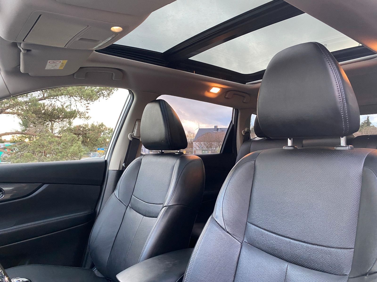 Fahrzeugabbildung Nissan X-TRAIL 1.6 MAN+LEDER+PANO+SHZ+360°+TÜV-NEU+AHK