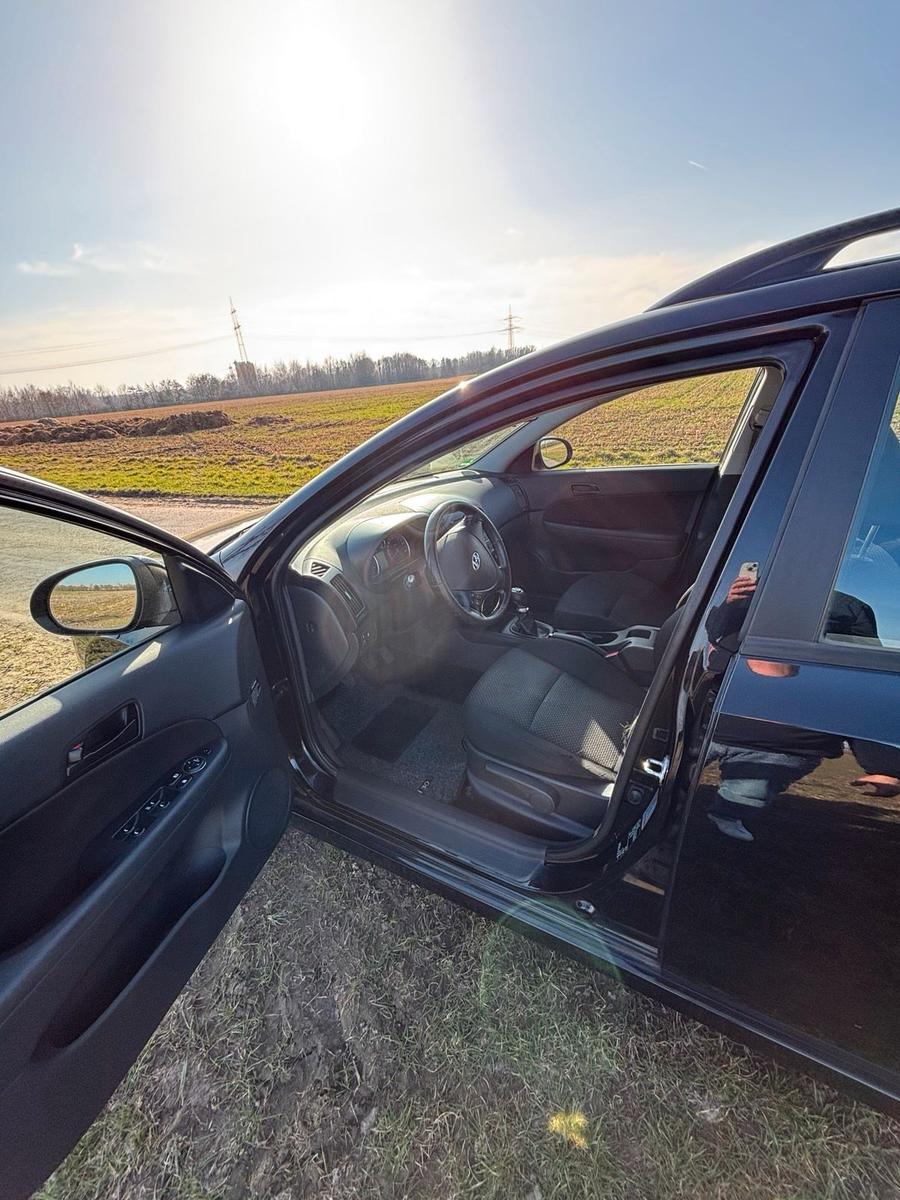 Hyundai i30 2011 — photo 9