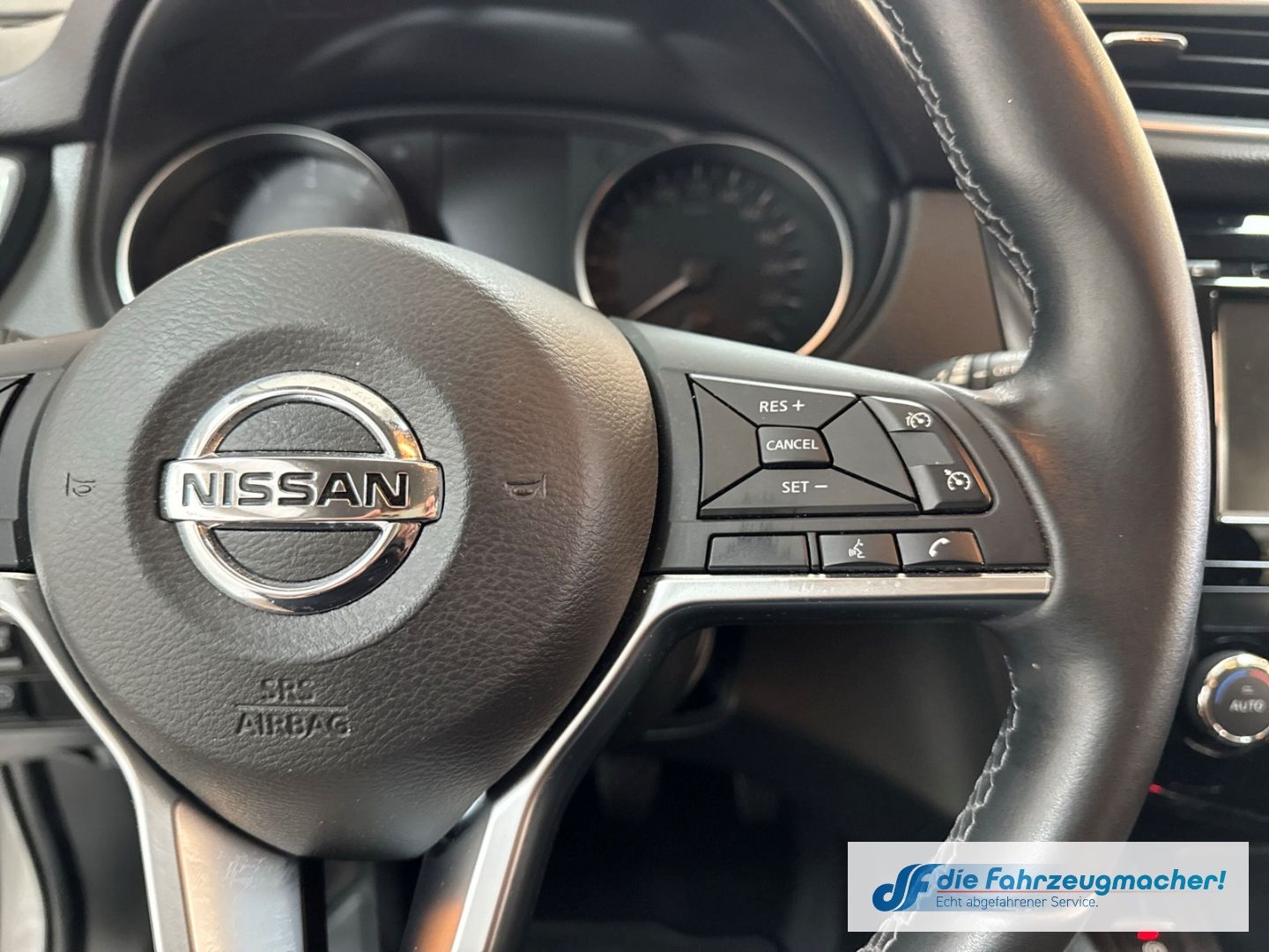 Fahrzeugabbildung Nissan Qashqai Shiro Navi Mehrzonenklima DAB SHZ Spurha