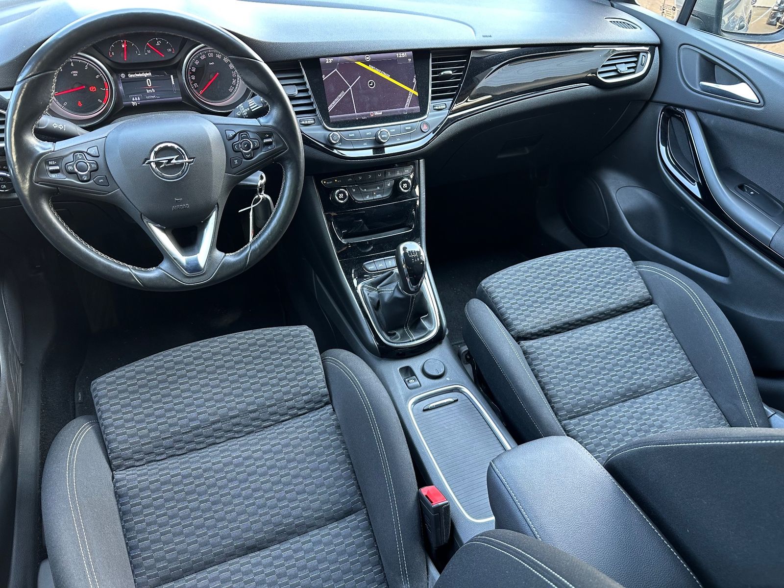 Fahrzeugabbildung Opel Astra 1.4 Turbo NAV+KAM+SHZ+PDC+KLIMA+TEMPOMAT