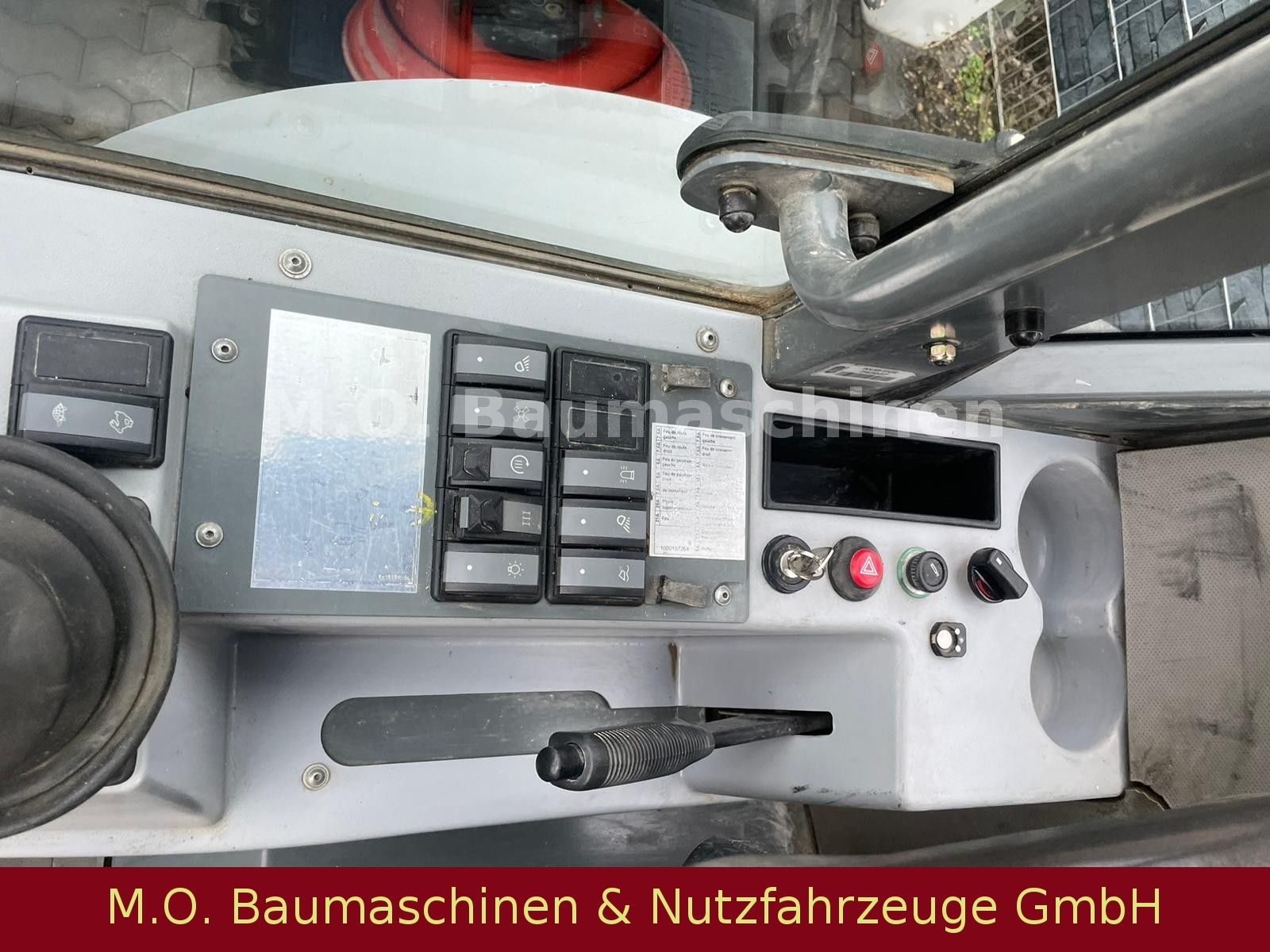 Fahrzeugabbildung Kramer 950 / 347-03 / SW / Klappschaufel /Allrad