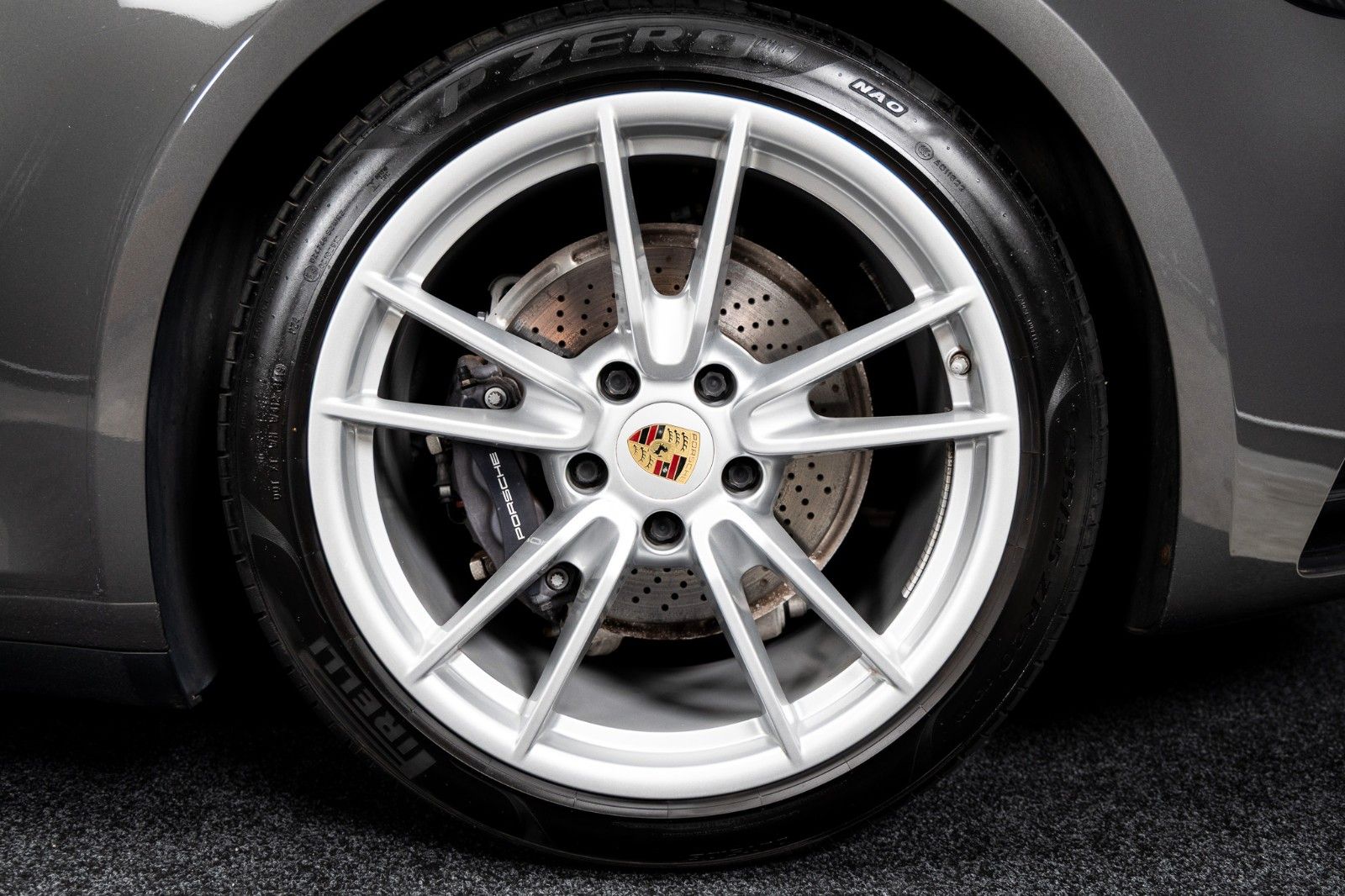 Fahrzeugabbildung Porsche 992 + 1. Hand + 16.050 km + Schiebedach + PDK