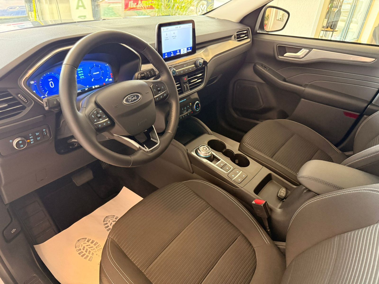 Fahrzeugabbildung Ford Kuga Titanium / NAVI / KAMERA / GEPFLEGT