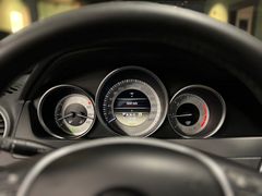 MERCEDES-BENZ C 220 T CDI / DESIGNO / HARMAN KARDON/ AUTOM./ MERCEDES-BENZ C 220 T CDI / DESIGNO / HARMAN KARDON/ AUTOM./