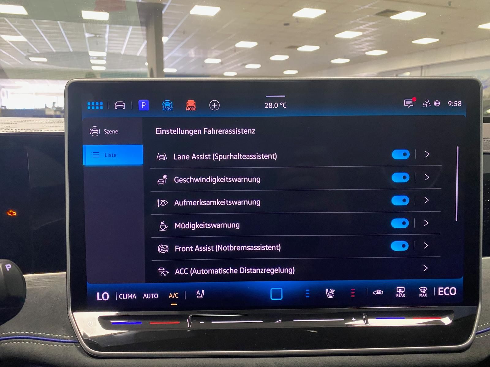 Fahrzeugabbildung Volkswagen Passat Variant 1.5 TSI eHybrid DCC R-Line