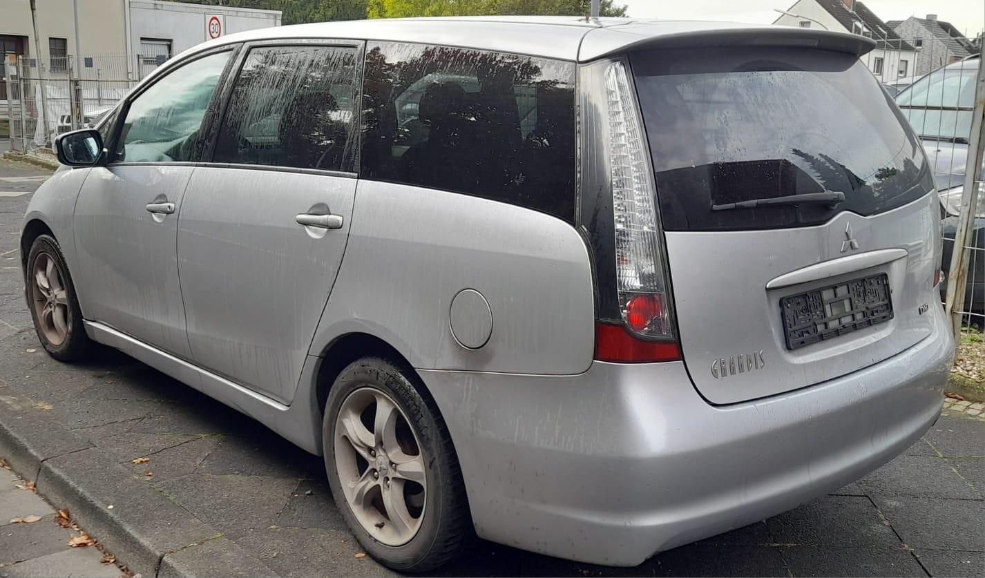 Mitsubishi Grandis 2006 — photo 16